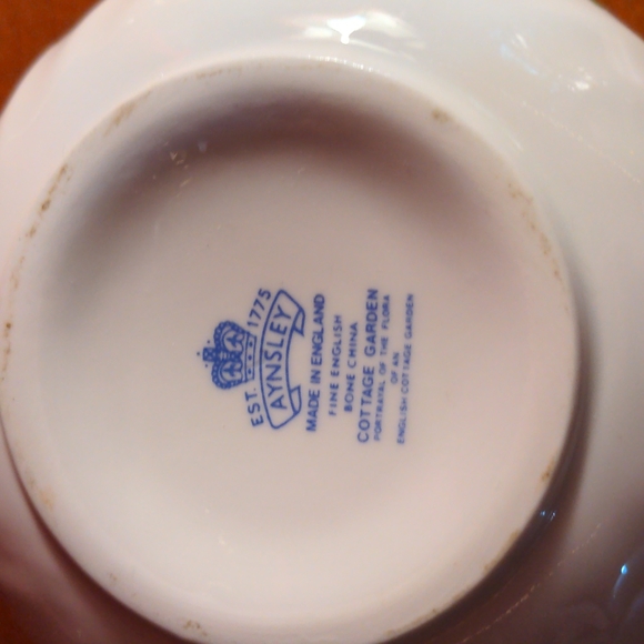 Porcelain Trinket Box.  Wildflowers and Butterflies - Picture 3 of 5